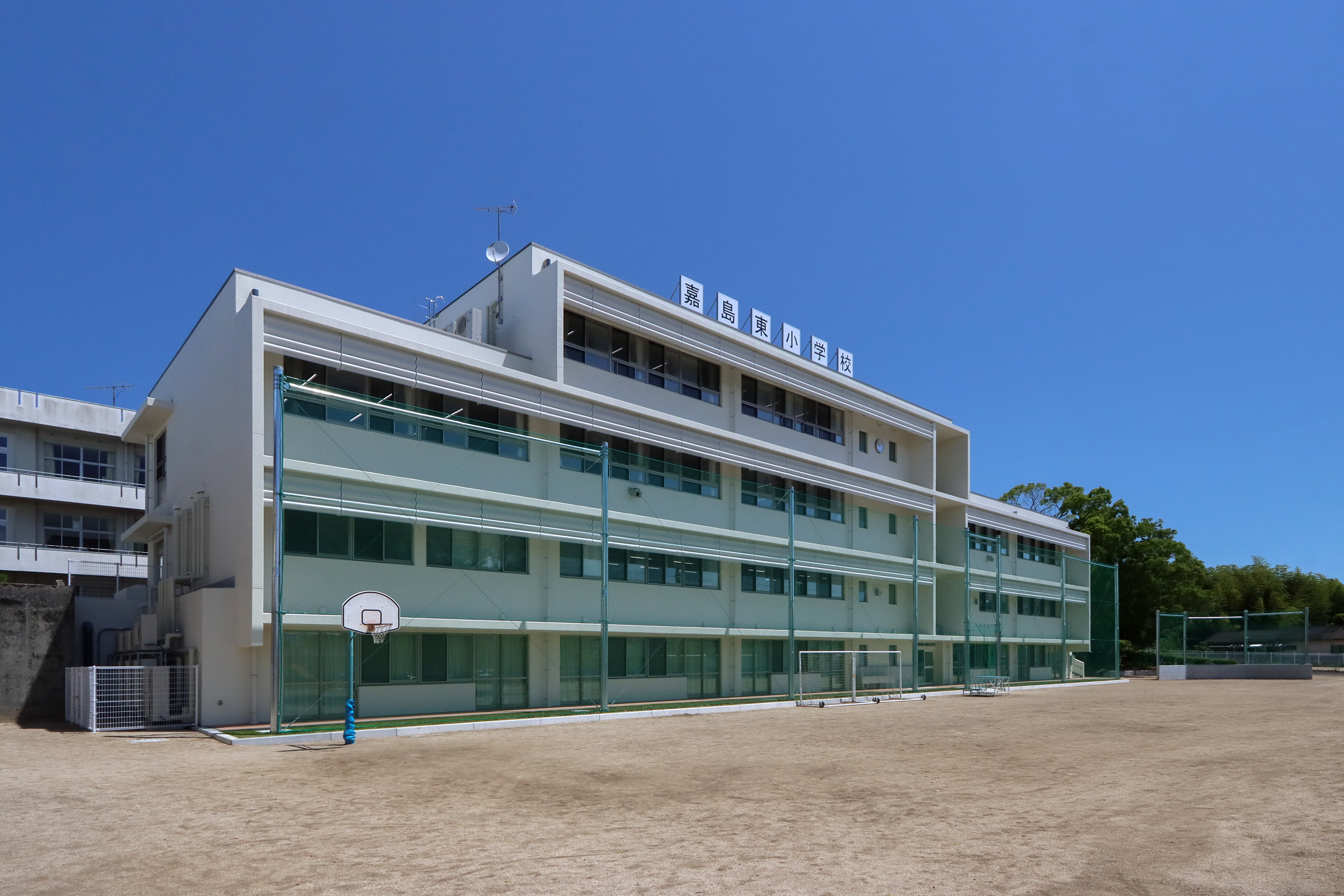 嘉島東小学校校舎